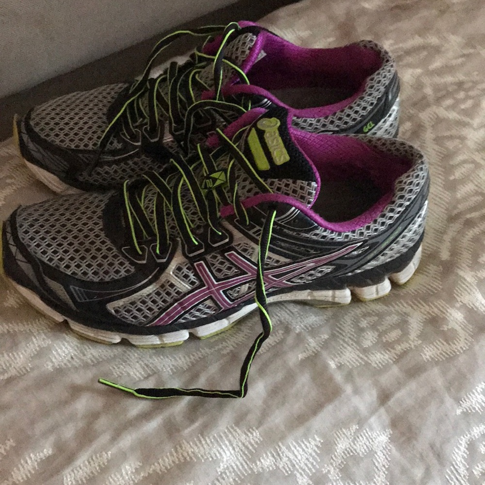 ASICS size 8 GT-2000